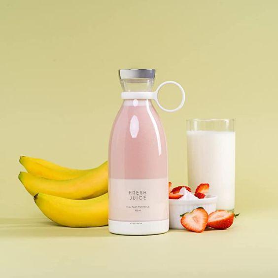 Mini juice blender with USB charging cable